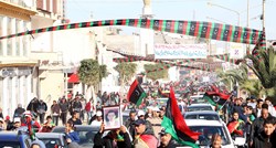 Libijci o Gadafijevoj Zelenoj knjizi: "Gori u paklu zajedno sa svojom knjigom"