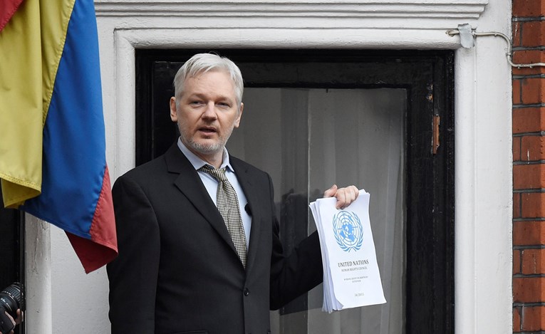 Ekvador priznao da je isključio internet Assangeu u londonskoj ambasadi