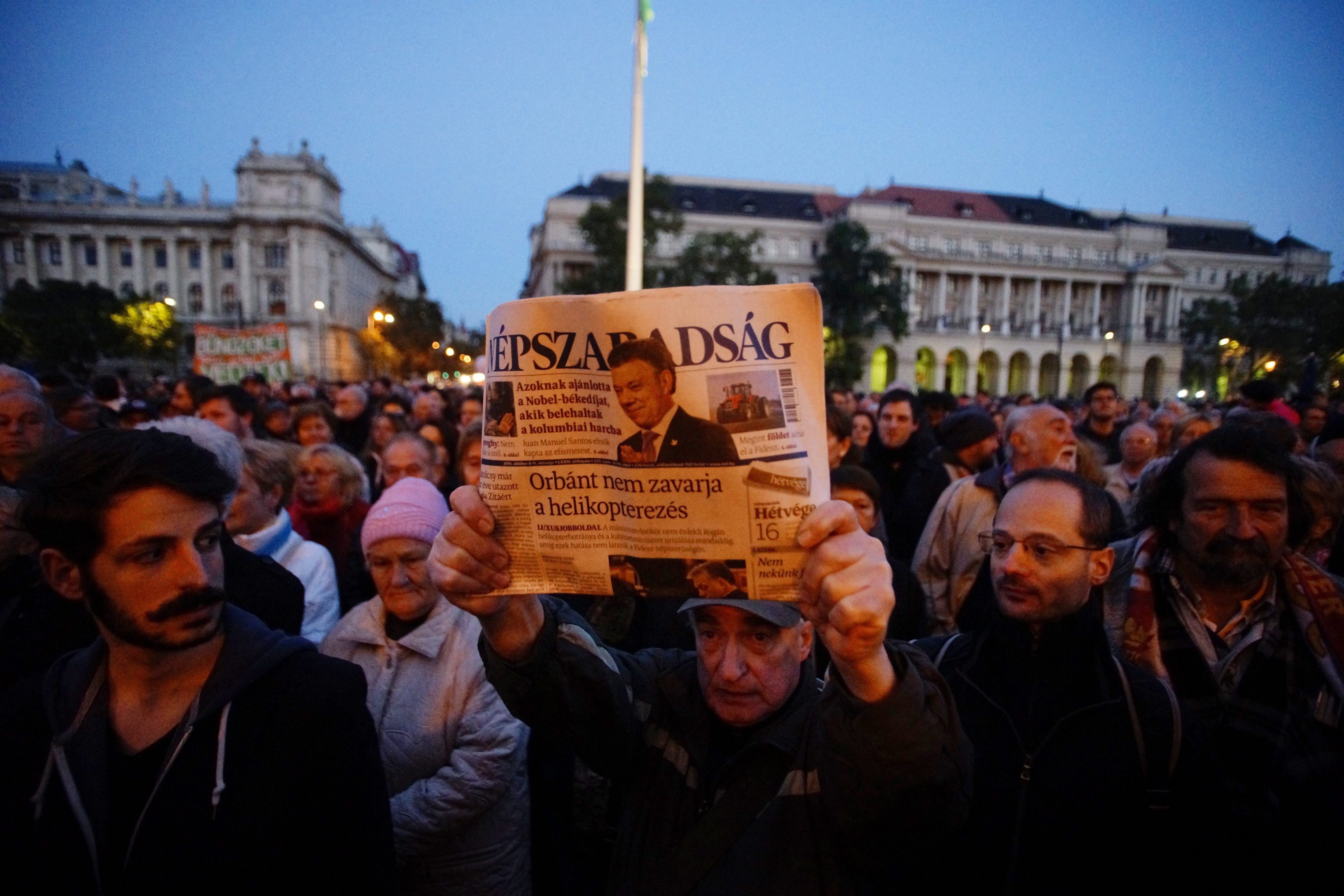 Europska komisija zabrinuta za slobodu mediju u Mađarskoj nakon gašenja Nepszabadsaga
