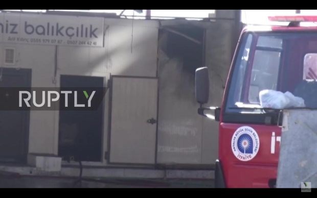 VIDEO Napad raketama u blizini poznatog turskog ljetovališta, gađan tanker?
