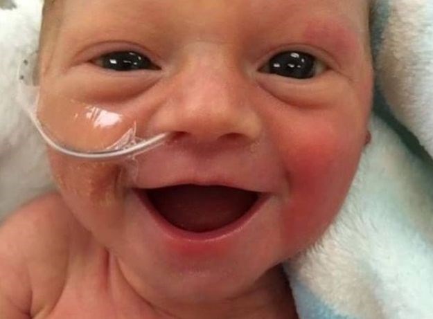Beba stara 5 dana osmijehom osvojila internet: "Sretna je što je živa"