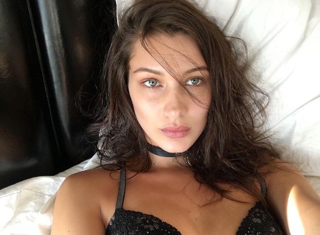 VIDEO Zgodna Bella Hadid prošetala u grudnjaku i gaćicama i postala Viktorijin anđeo
