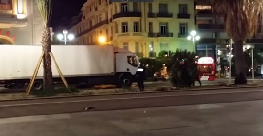 Hollande će u Nici odati počast žrtvama napada kamionom na Engleskom šetalištu