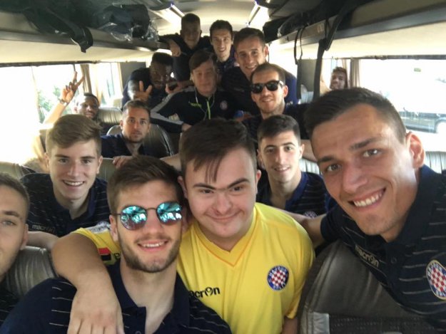 Navijač koji je oduševio Hrvatsku: Luka je ispratio Hajdukovce na derbi