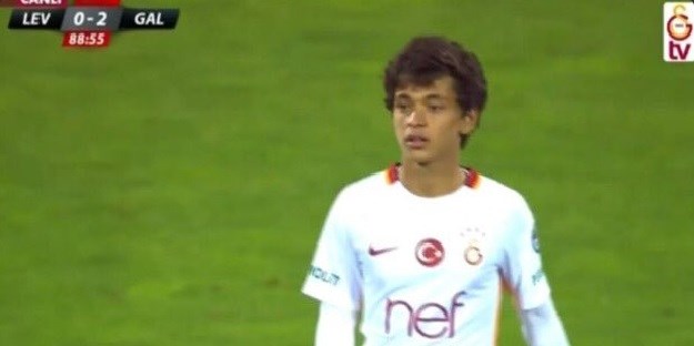 VIDEO Za prvu momčad Galatasaraya debitirao 14-godišnjak kojeg uspoređuju s najskupljim igračem ikad