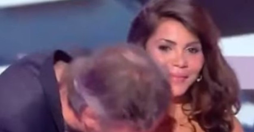 VIDEO Bujna Soraya odbila poljubiti voditelja u obraz pa je on poljubio u grudi