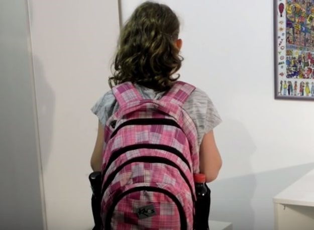 VIDEO Hrvat izvagao školsku torbu svoje kćeri, brojke su katastrofalne