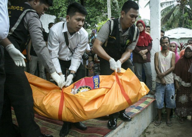 Potonuo brod u Indoneziji, poginulo 18 radnika i jedna beba