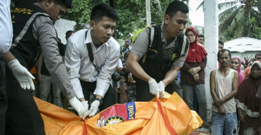 Potonuo brod u Indoneziji, poginulo 18 radnika i jedna beba