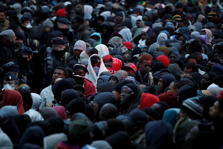 Nakon Calaisa, Francuska evakuira migrante iz Pariza