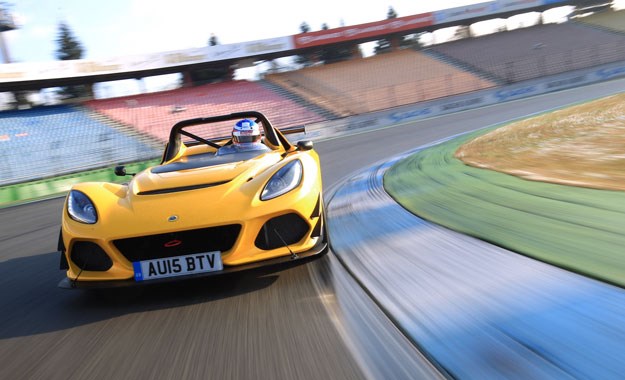 Maleni Lotus brži od Porscheovog ultimativnog bolida