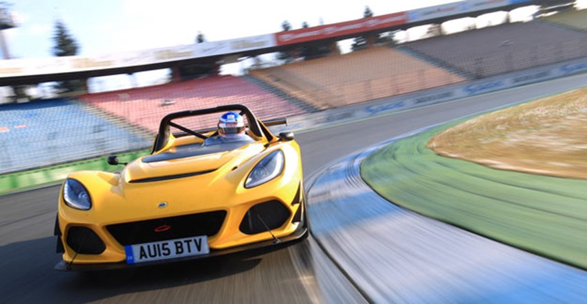 Maleni Lotus brži od Porscheovog ultimativnog bolida