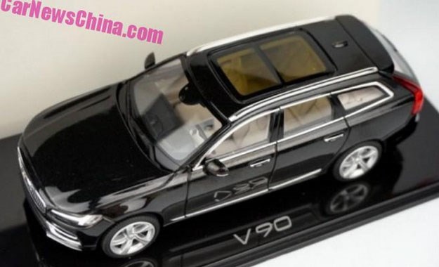 Volvo V90 na webu