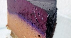 Sirova torta u boji ciklame