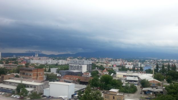 Snažno nevrijeme pogodilo Zagreb i dijelove Dalmacije, do kraja dana pljuskovi i grmljavina