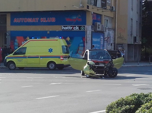 Prometna nesreća u središtu Splita: Sudarili se Peugeot i Smart