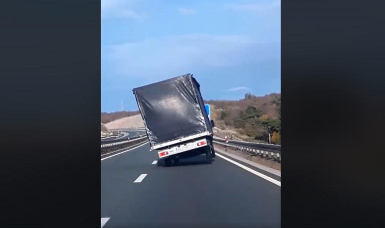 Poljski vozač kamiona "plesao" na dva kotača na riječkoj obilaznici, pogledajte snimku