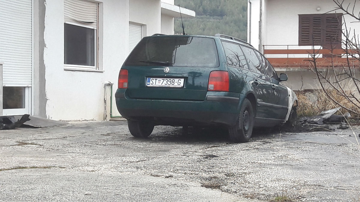 FOTO U Strožancu kod Splita zapaljen Passat