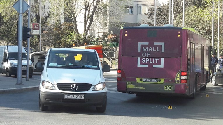 FOTO Nesreća pred marjanskim tunelom: Prometov autobus oborio pješakinju