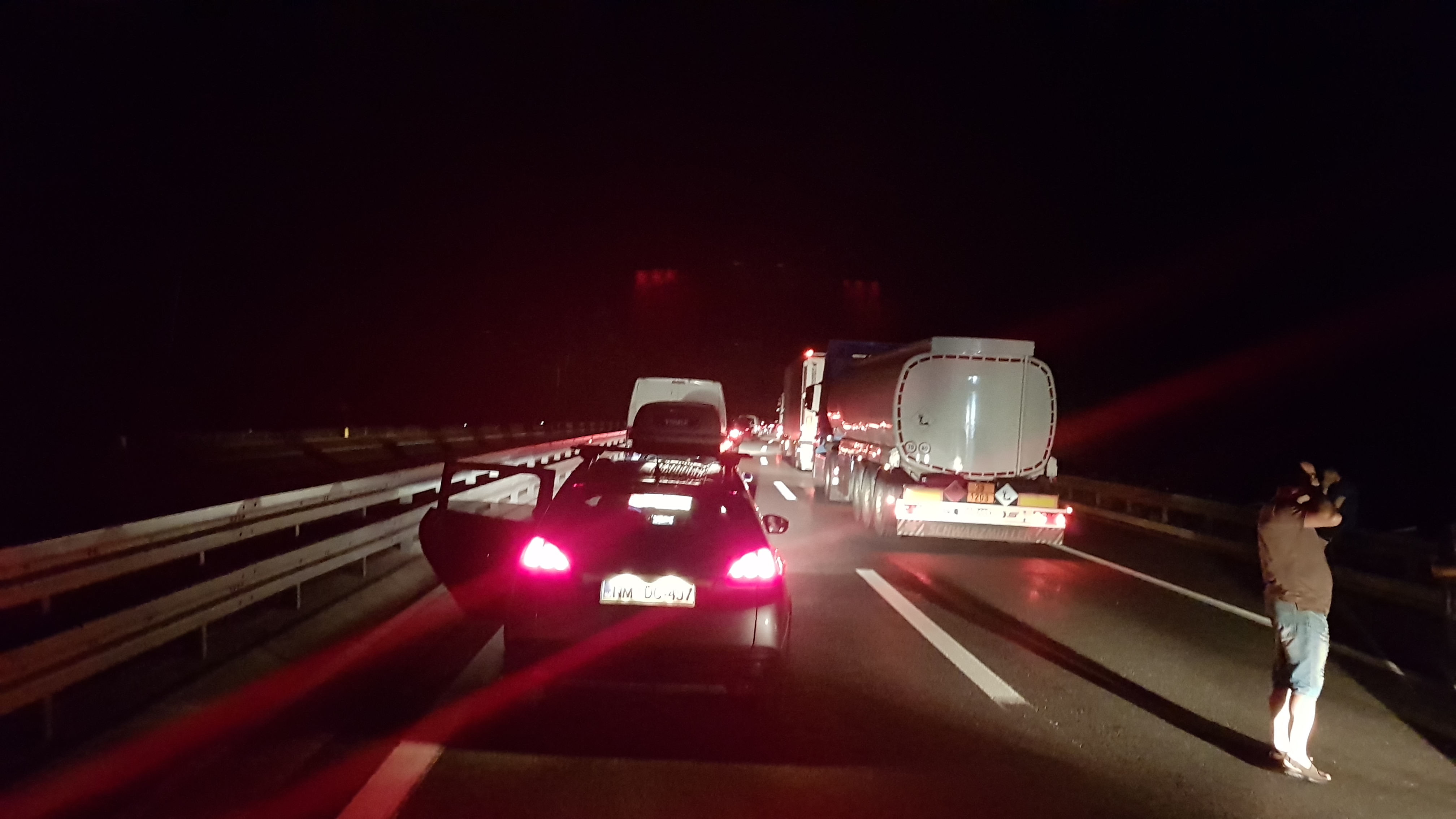 KOLONA ZBOG NESREĆE Ako putujete prema Zagrebu po autocesti A6, izađite na čvoru Vrata