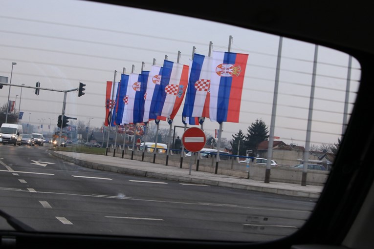FOTO Srpske zastave izvješene su po Zagrebu, ima ih i ispred HNK-a