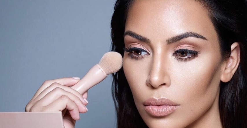 Jednostavni trik za uklanjanje šminke s odjeće koji smo naučili od Kim Kardashian