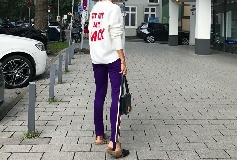 Povoljni džemper s natpisom na leđima hit je na Instagramu, a nosi ga i jedna Hrvatica