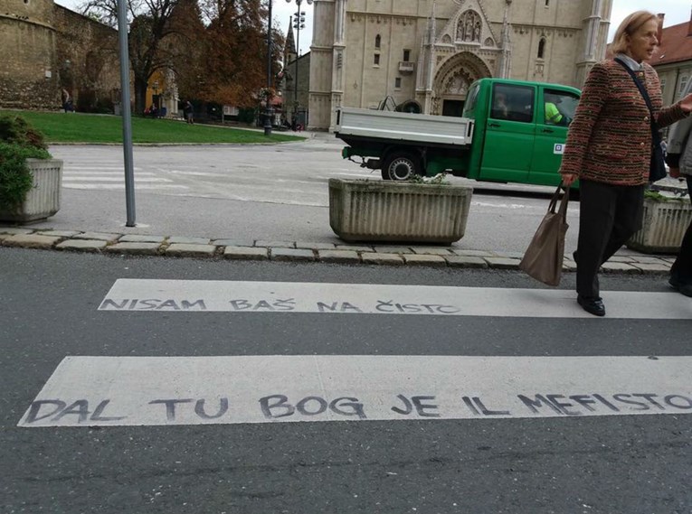 Pred zagrebačkom katedralom osvanuo grafit: "Dal tu Bog je il Mefisto"