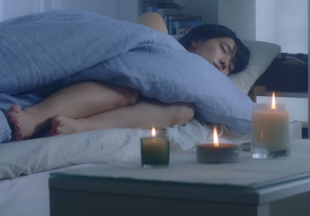 VIDEO U ovoj reklami za vibrator, manekenka uživa u njegovim čarima