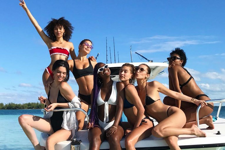 Bikiniji, supermodeli i - svinje: S kim se to Kendall i Bella druže na Bahamima?