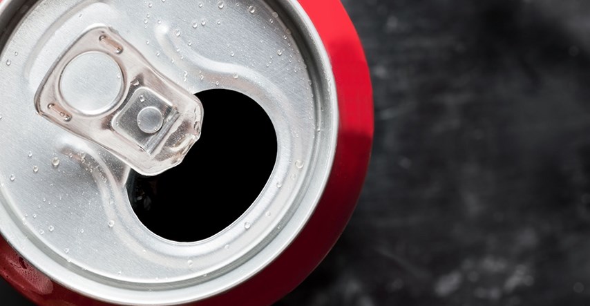 U limenkama Coca Cole pronađen ljudski izmet