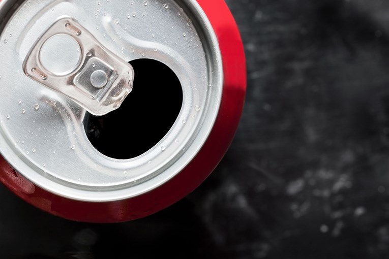 U limenkama Coca Cole pronađen ljudski izmet