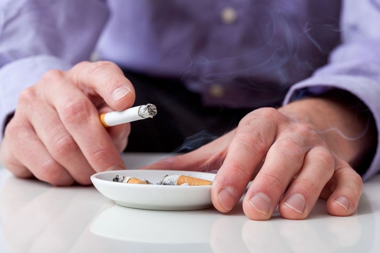 Pola milijuna Austrijanaca traži zabranu pušenja u kafićima i restoranima