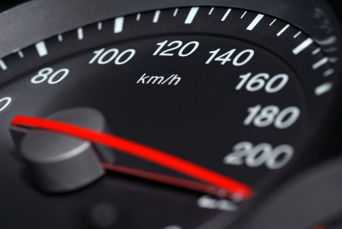 Bugarin kod Kutine po autocesti vozio brzinom od 240 km/h