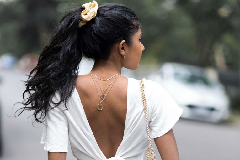 Novi trend u stiliziranju ogrlica skreće pažnju s dekoltea na drugi seksi dio tijela