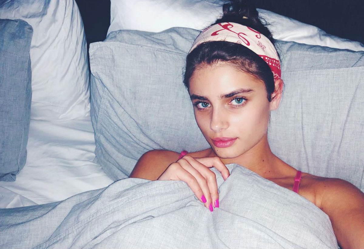 Evo što se dogodi kada zaboravite skinuti šminku prije spavanja