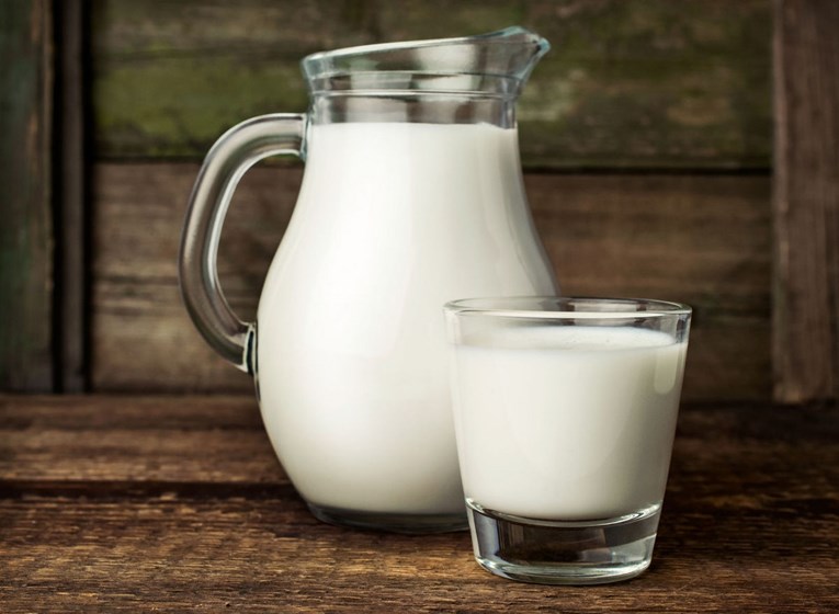 Gomila razloga zašto biste trebali početi piti jeftino mlijeko od zobi