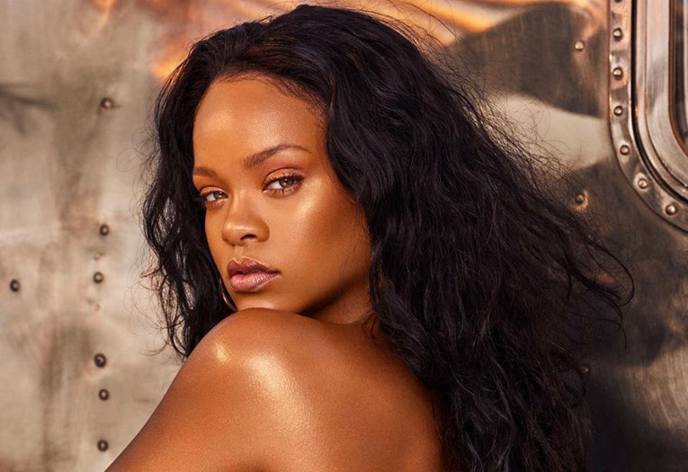 Rihanna vraća u modu zaboravljeni beauty proizvod iz 90-ih