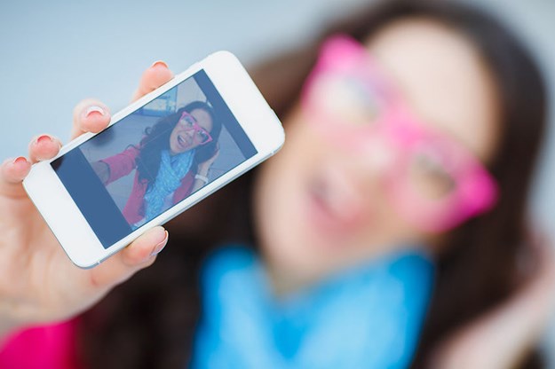Kako selfiji utječu na samopouzdanje vaše tinejdžerice? Nekoliko stvari koje mame moraju znati!