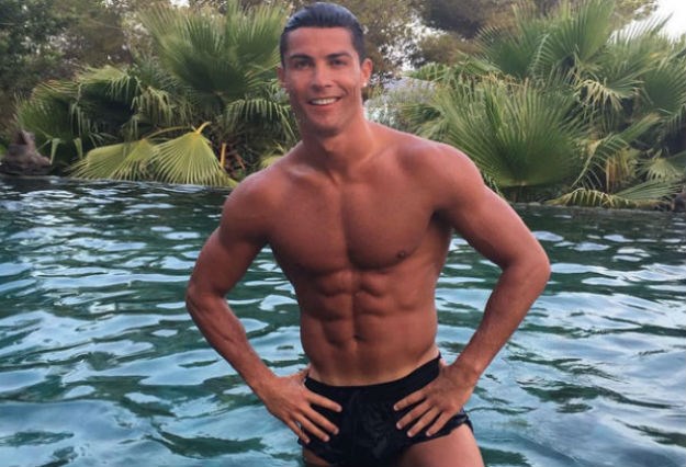 FOTO Ronaldo pozirao u natikačama, a sad se svi smiju njegovim stopalima