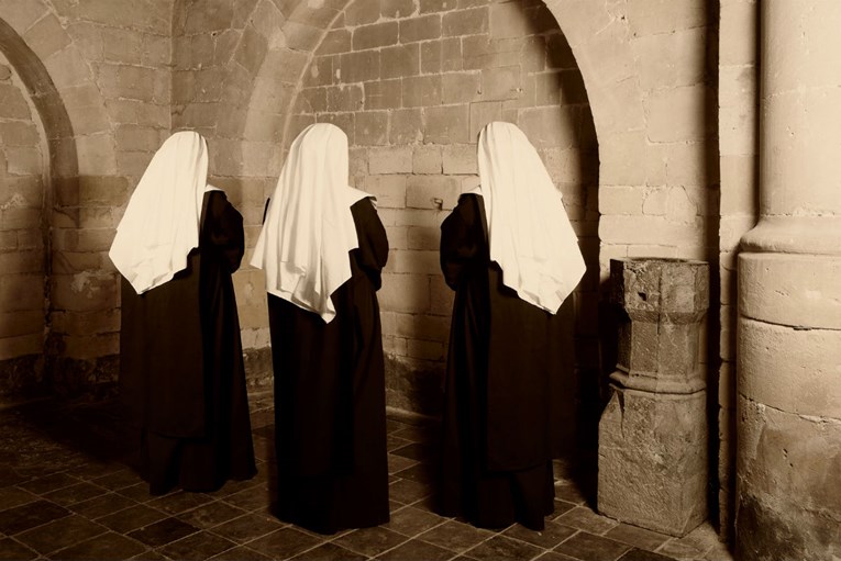 Vatikanski list: Časne sestre rade kao robinje, biskupima rade doručak i peglaju veš
