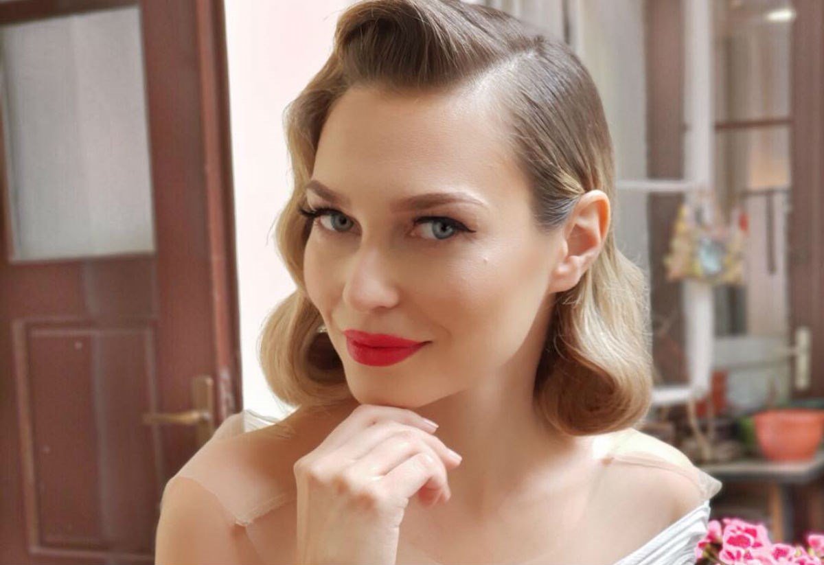 Od glave do pete: Sonja Kovač sinoć je izgledala kao diva starog Hollywooda