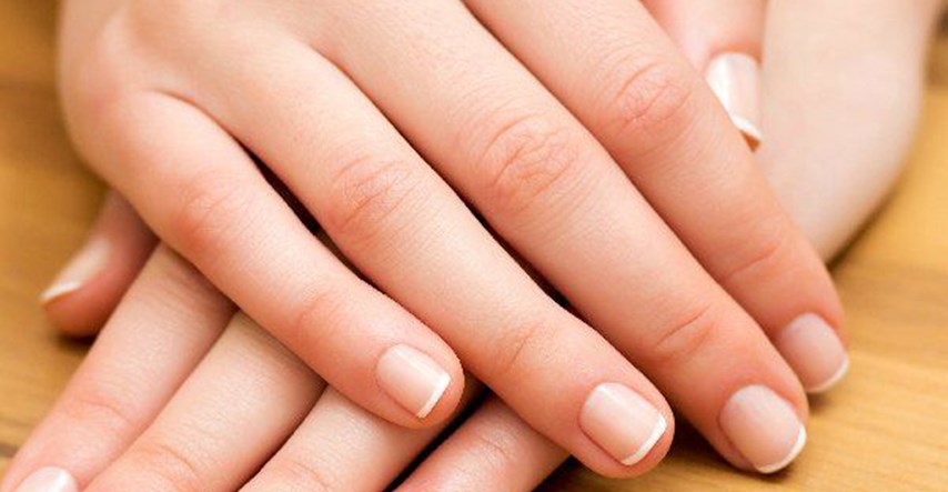 Kako jednostavno ukloniti boju od (crvenog) laka na noktima