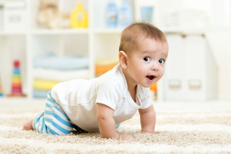 5 stvari koje treba znati kada beba počne puzati