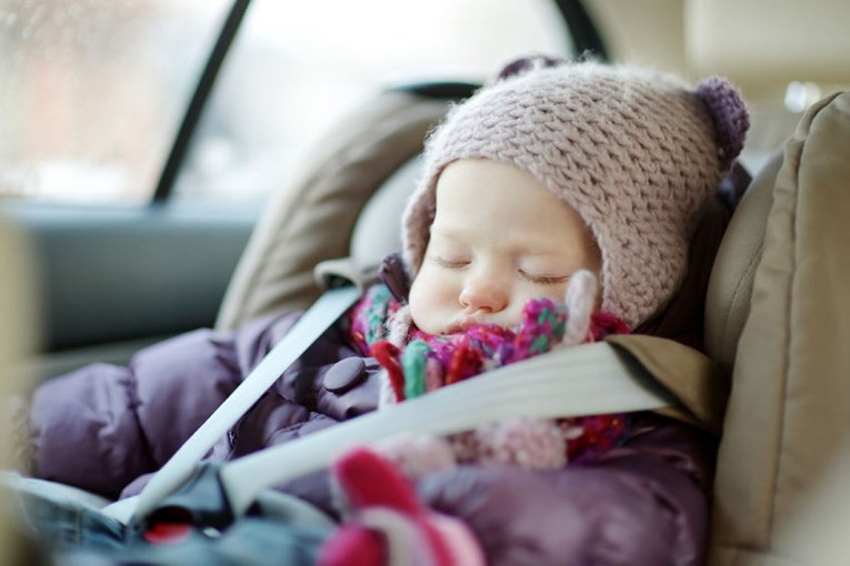 Posebno upozorenje o sigurnosti autosjedalica: Zbog zimske jakne mnoga su djeca u velikoj opasnosti