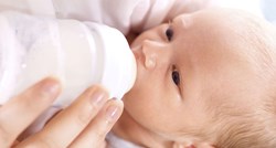 Sve što trebate znati o hranjenju beba na bočicu
