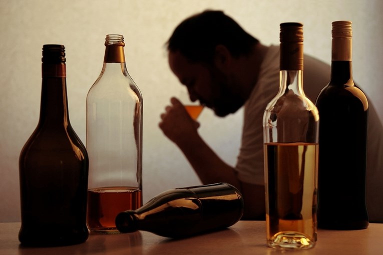 60 posto Britanaca svaki dan pije alkohol da bi se lakše nosili sa stresom