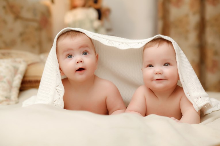 Video koji će vas nasmijati do suza: Veza između blizanaca je zaista posebna