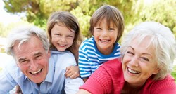 3 načina kako bake i djedovi nenamjerno sabotiraju roditelje