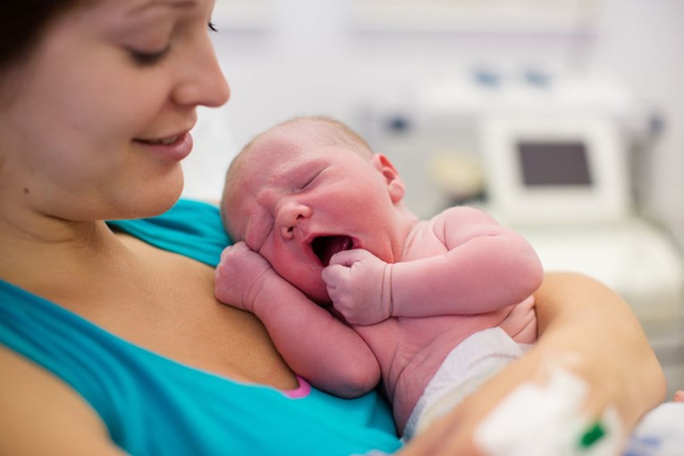 Hrvati među rijetkima znaju koliko je točno potrebno majci za oporavak nakon poroda